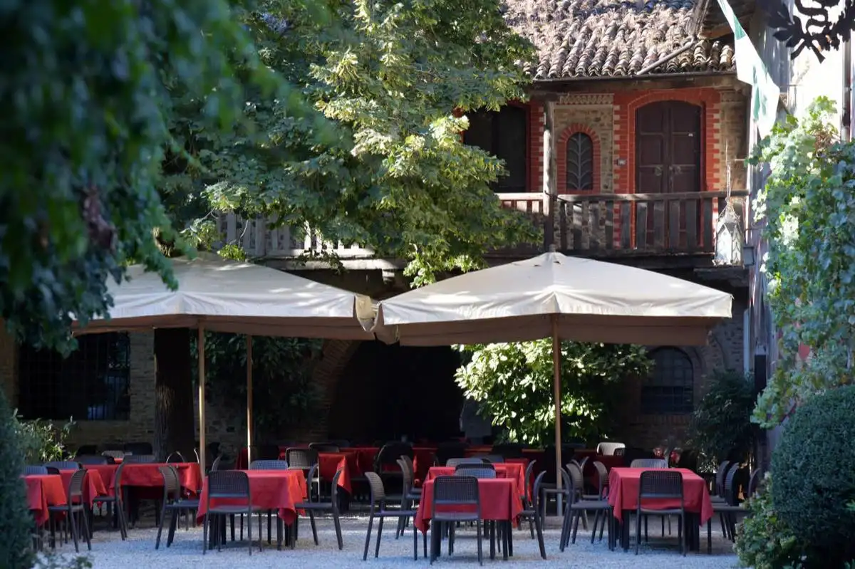 Commercial patio cover services in Melbourne, FL